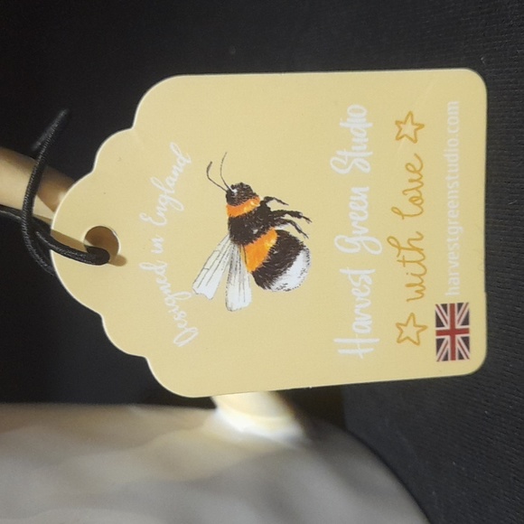 Bee Happy designed in England harvest Green studio mug - Picture 5 of 8